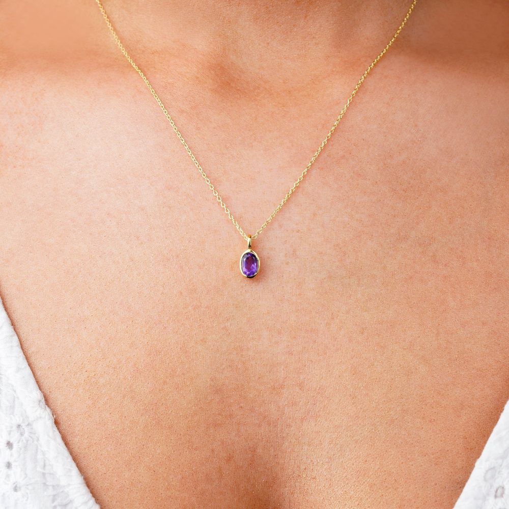 Joyas de cristal con piedra violeta Amatista en oro. Collar con cristal violeta Amatista que es la piedra de nacimiento de febrero.