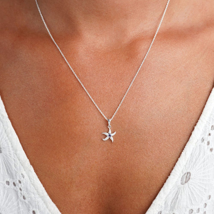 Collar de estrella de mar de plata con Iolita, piedra natal de septiembre. Collar con piedra natal de septiembre, estrella de mar y piedra preciosa Iolita.