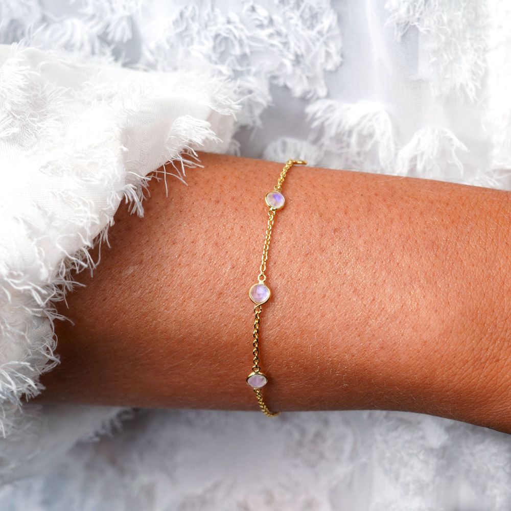 Pulsera con Piedra Luna en oro. Pulsera de cristal con Piedra Luna Arco Iris en oro.