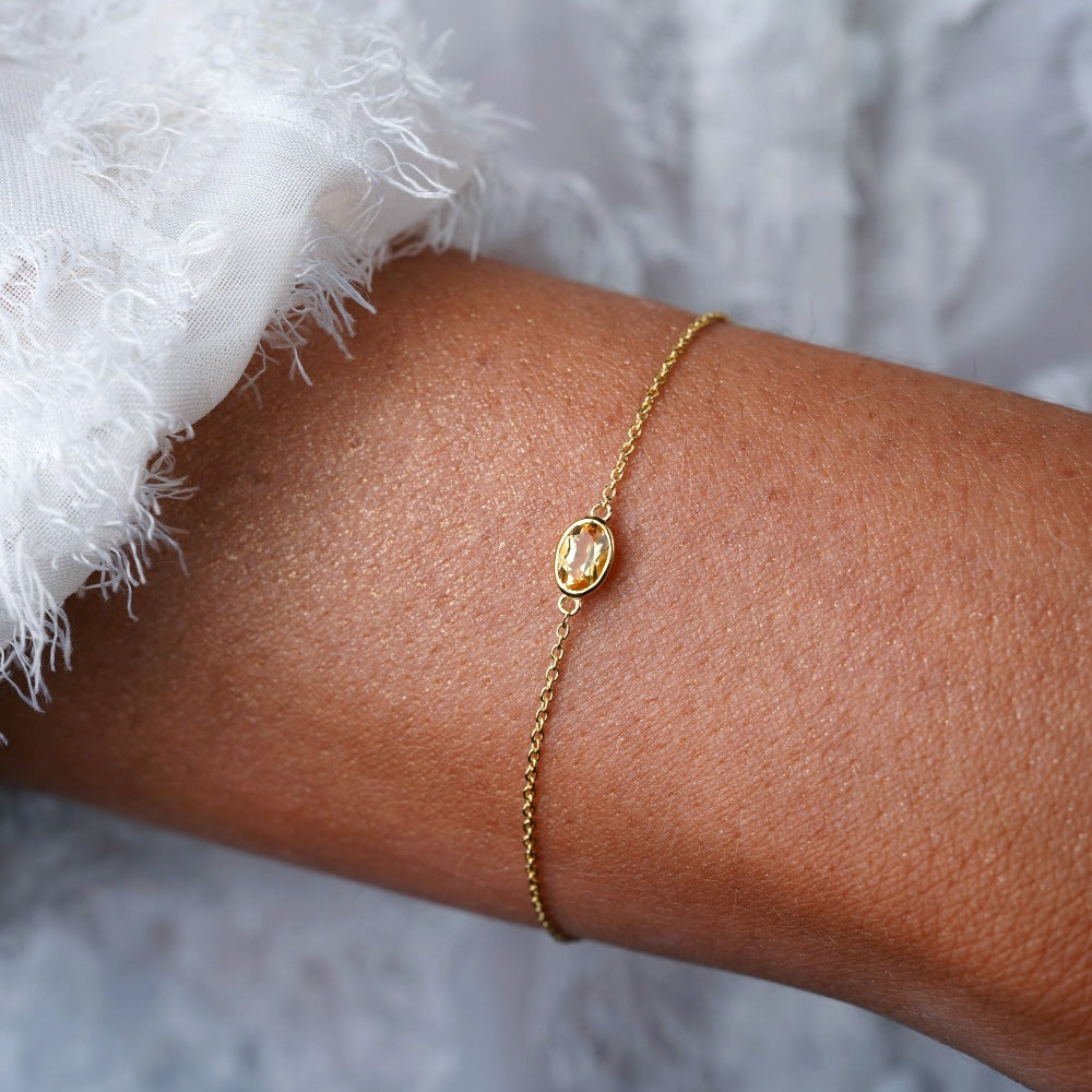 Pulsera de oro con cristal amarillo Citrino. Pulsera de piedra natal de noviembre con citrino.