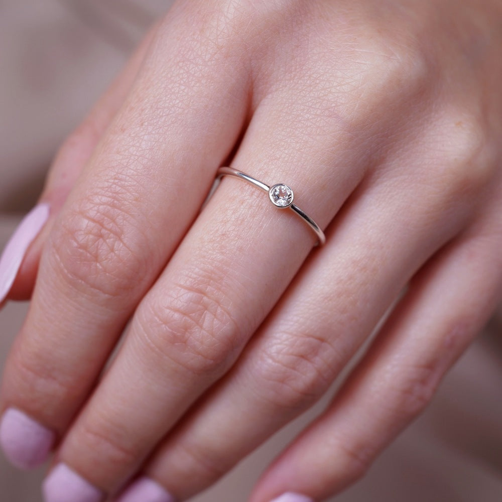 Anillo de plata con cristal y topacio blanco. Anillo en plata con auténtica piedra preciosa Topacio Blanco.