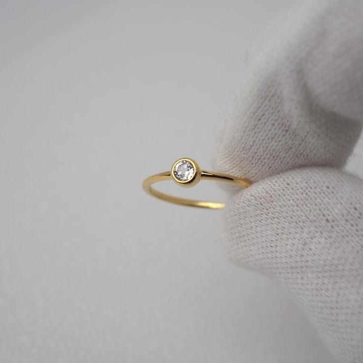 Anillo Petite Topacio blanco Oro