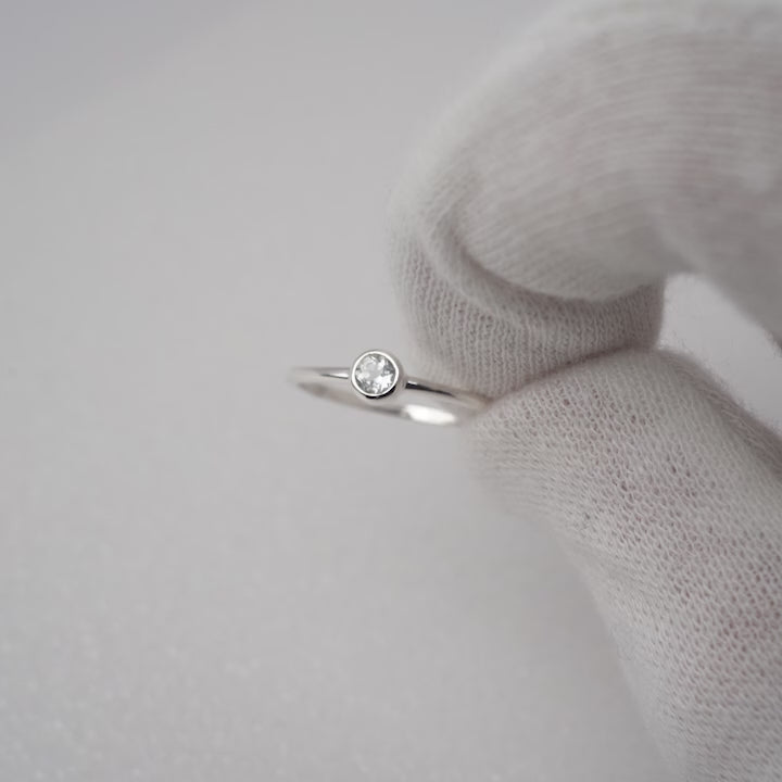 Anillo Petite Topacio blanco Plata