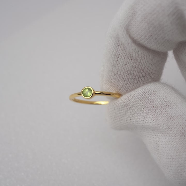 Anillo Petite Peridoto Oro